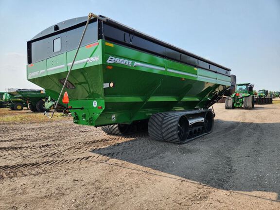 2022 Brent 2596 Grain Cart