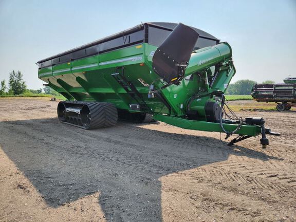 2022 Brent 2596 Grain Cart