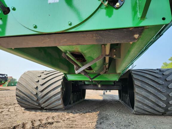 2022 Brent 2596 Grain Cart