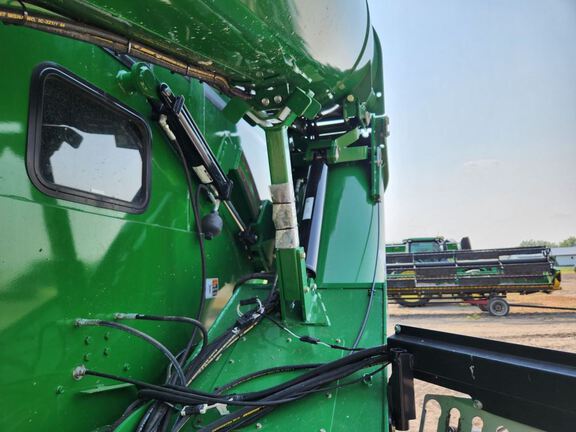2022 Brent 2596 Grain Cart