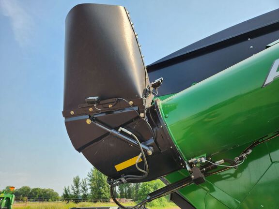 2022 Brent 2596 Grain Cart