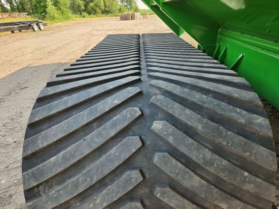 2022 Brent 2596 Grain Cart