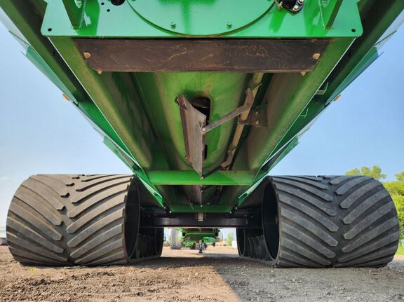 2022 Brent 2596 Grain Cart