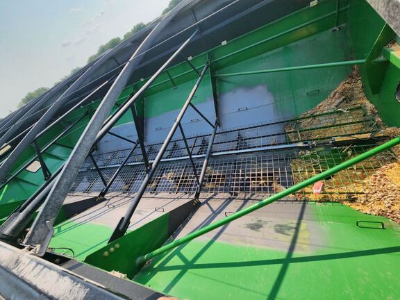 2022 Brent 2596 Grain Cart