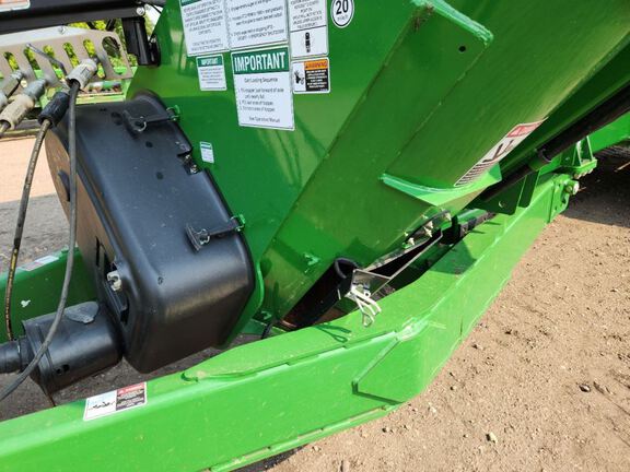 2022 Brent 2596 Grain Cart