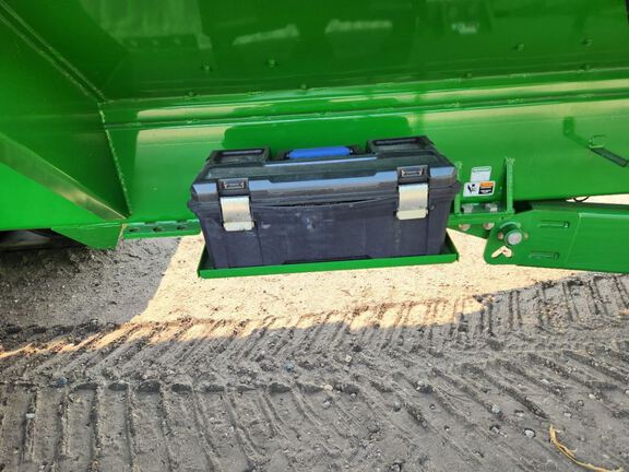 2022 Brent 2596 Grain Cart