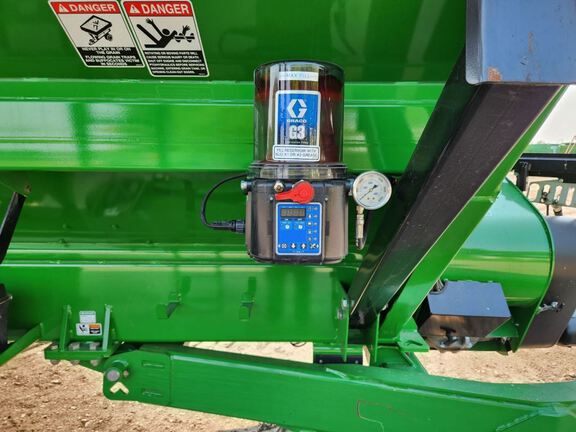 2022 Brent 2596 Grain Cart