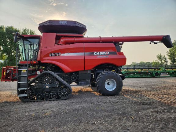 2013 Case 9230 Combine