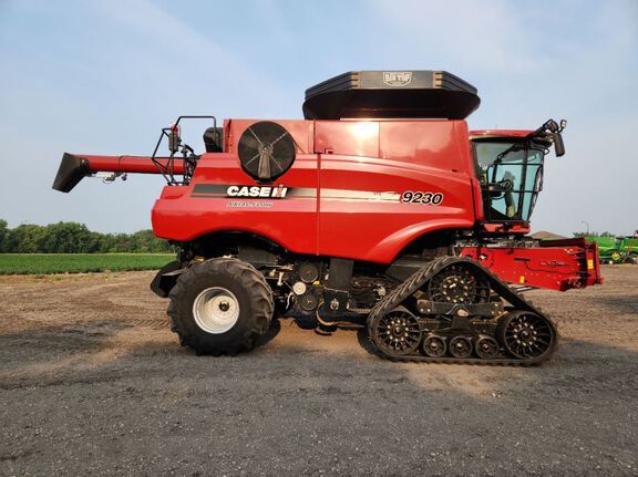 2013 Case 9230 Combine