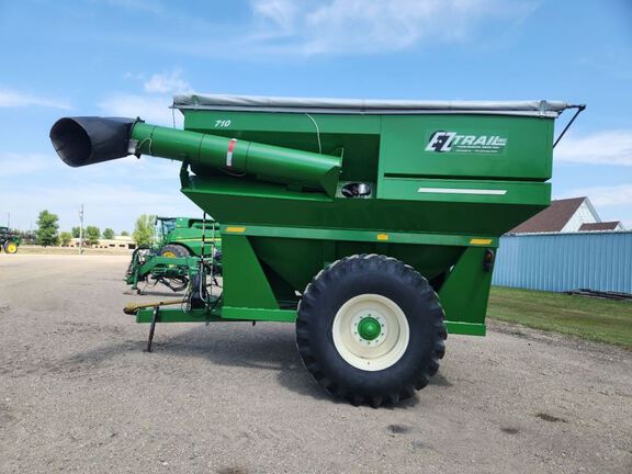 2012 E-Z Trail 710 Grain Cart