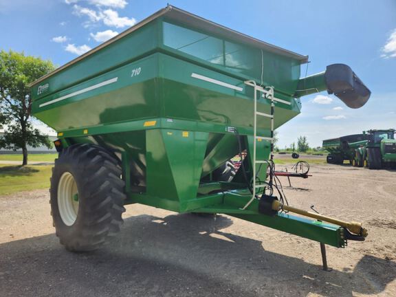 2012 E-Z Trail 710 Grain Cart