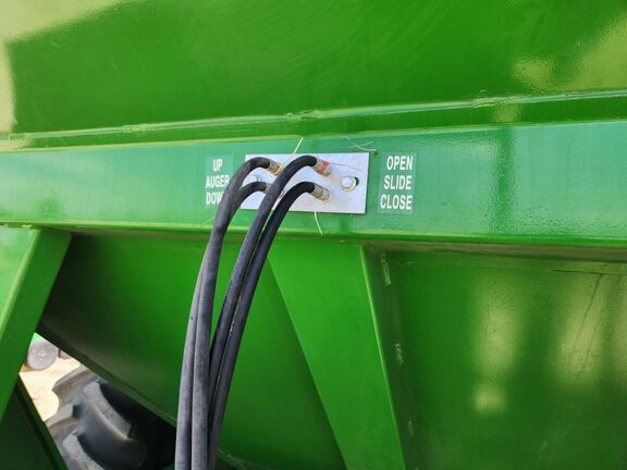 2012 E-Z Trail 710 Grain Cart