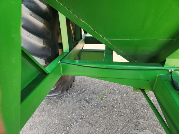 2012 E-Z Trail 710 Grain Cart
