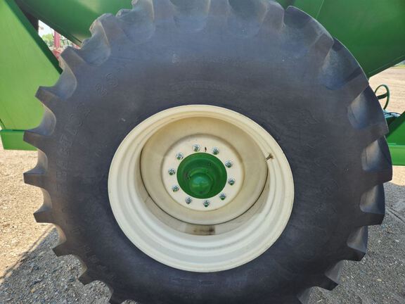 2012 E-Z Trail 710 Grain Cart
