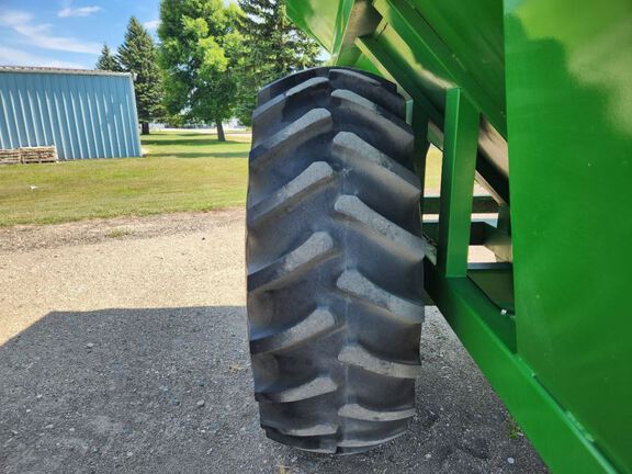 2012 E-Z Trail 710 Grain Cart