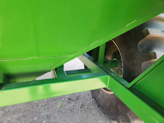 2012 E-Z Trail 710 Grain Cart