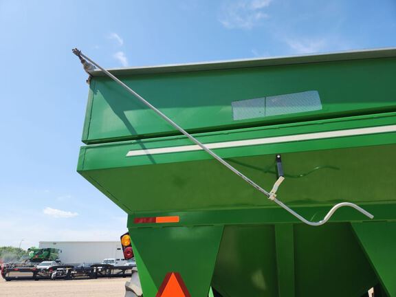 2012 E-Z Trail 710 Grain Cart