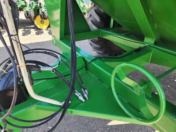 2012 E-Z Trail 710 Grain Cart