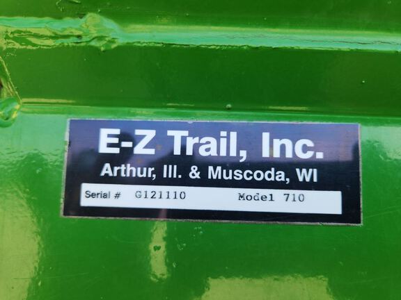 2012 E-Z Trail 710 Grain Cart