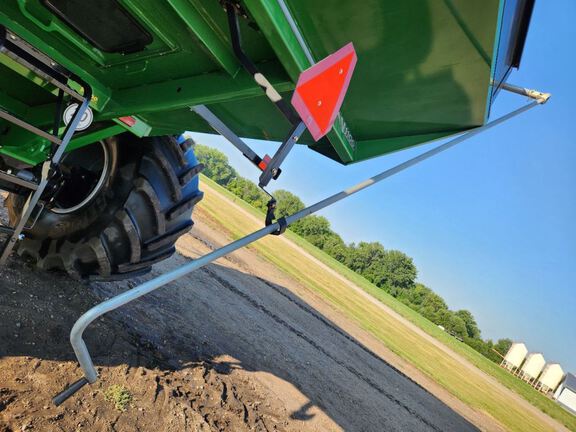 2025 Brent V1100 Grain Cart