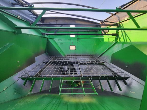 2025 Brent V1100 Grain Cart