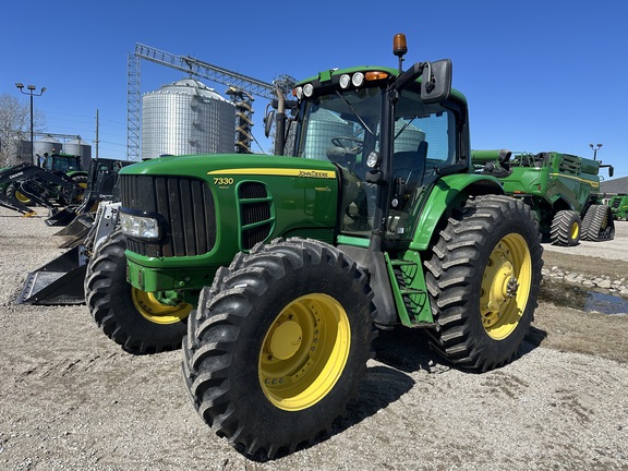 2011 John Deere 7330 Premium Tractor