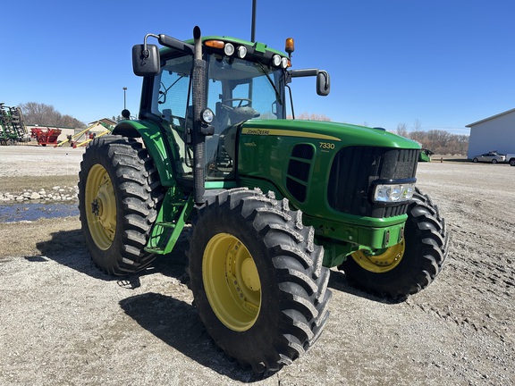 2011 John Deere 7330 Premium Tractor