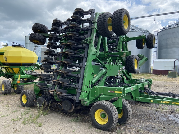 2011 John Deere 1890 Air Seeder