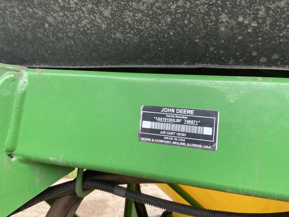 2011 John Deere 1890 Air Seeder