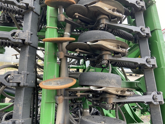 2011 John Deere 1890 Air Seeder