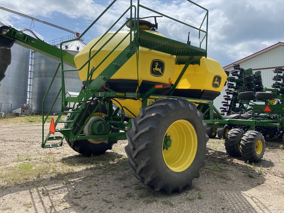 2011 John Deere 1890 Air Seeder