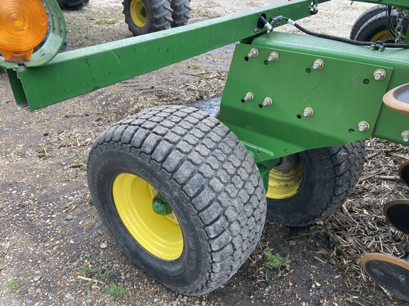 2011 John Deere 1890 Air Seeder