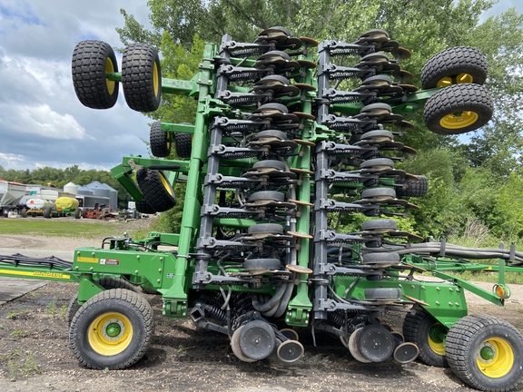 2011 John Deere 1890 Air Seeder