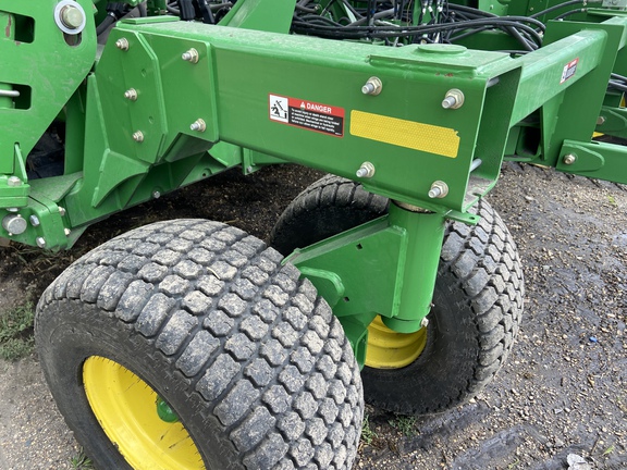 2011 John Deere 1890 Air Seeder