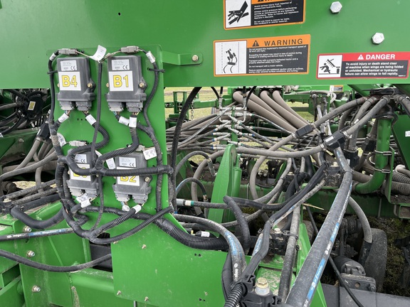 2012 John Deere 1890 Air Seeder