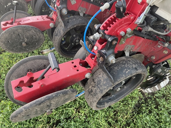 2018 AGCO White VE36 36R22 Planter