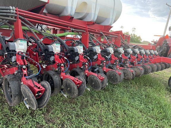 2018 AGCO White VE36 36R22 Planter