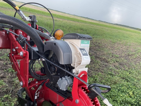 2018 AGCO White VE36 36R22 Planter