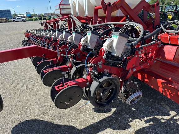 2018 AGCO White VE36 36R22 Planter