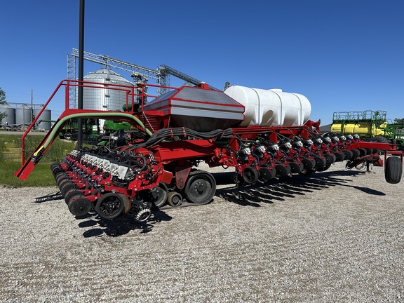 2018 AGCO White VE36 36R22 Planter