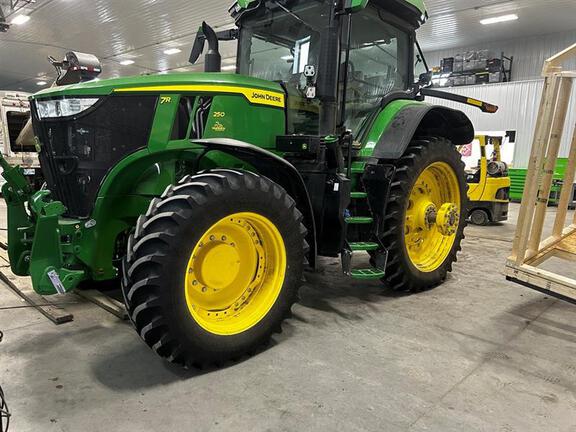 2023 John Deere 7R 250 Tractor