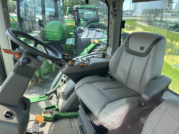 2023 John Deere 7R 250 Tractor