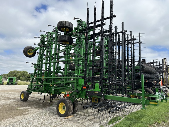 2023 John Deere 2230 Field Cultivator