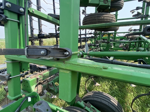 2014 John Deere 2210 Field Cultivator