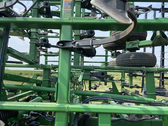 2014 John Deere 2210 Field Cultivator