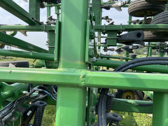 2014 John Deere 2210 Field Cultivator