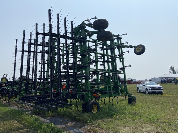 2014 John Deere 2210 Field Cultivator