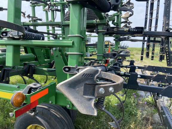 2014 John Deere 2210 Field Cultivator