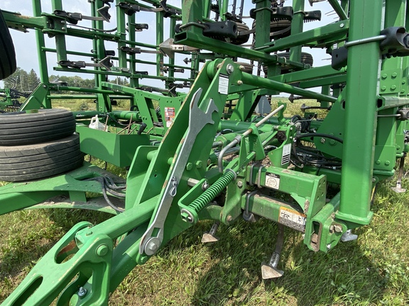 2014 John Deere 2210 Field Cultivator