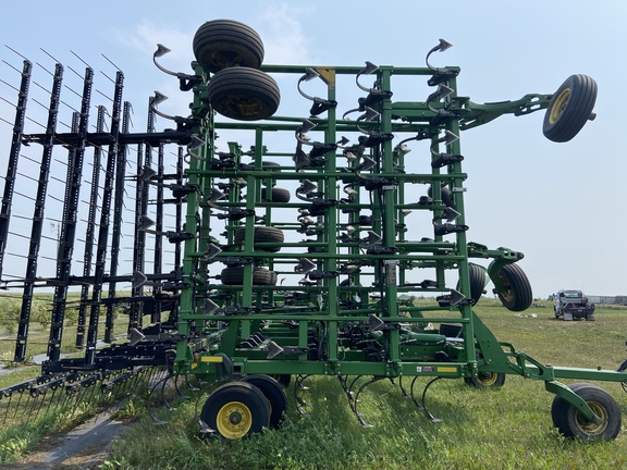 2014 John Deere 2210 Field Cultivator